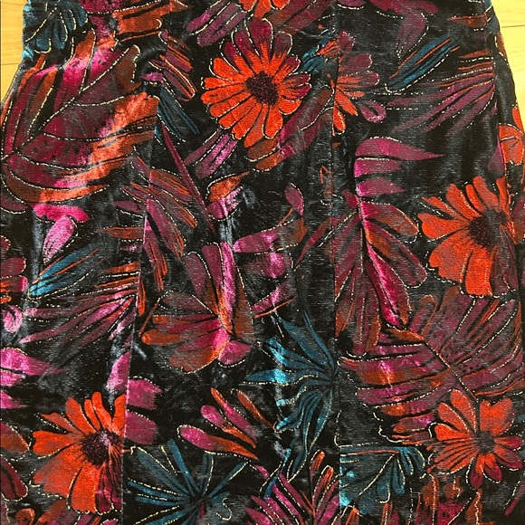 TC Petites Vintage Floral Velvet Off-Shoulder Dress | Size 6 - Picture 8 of 11